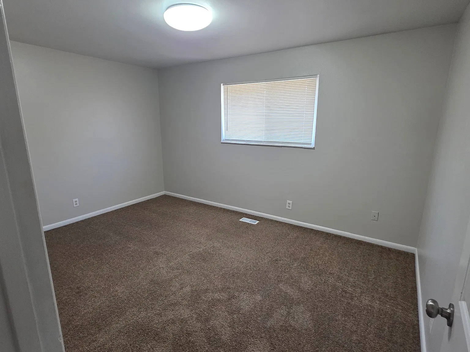 2 bed, 1000 sqft, $1,195 — Photo 4