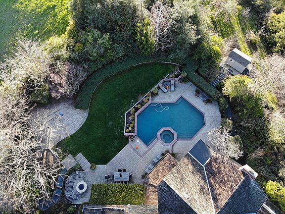 2nd image of 80 Mesa Oak Ln