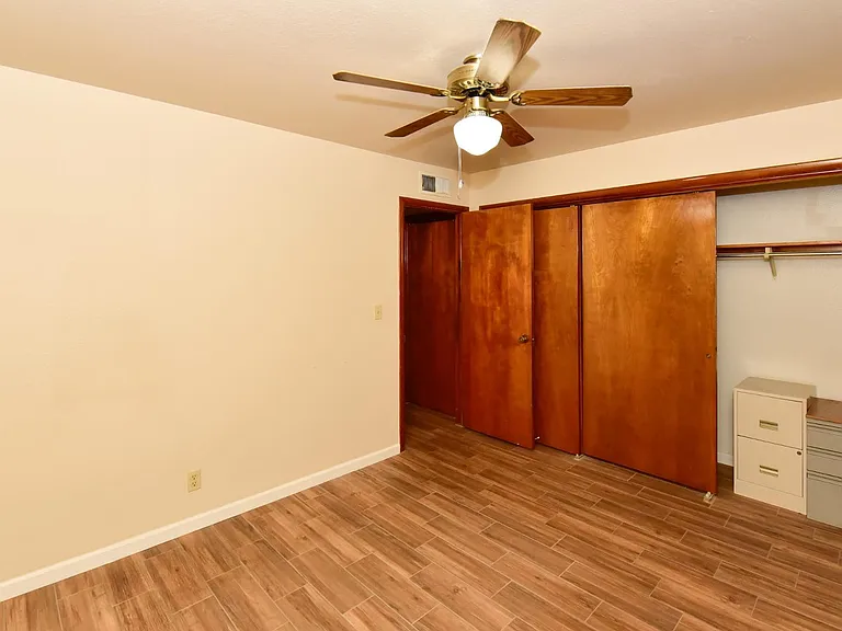 439 E Brown Rd — Photo 16