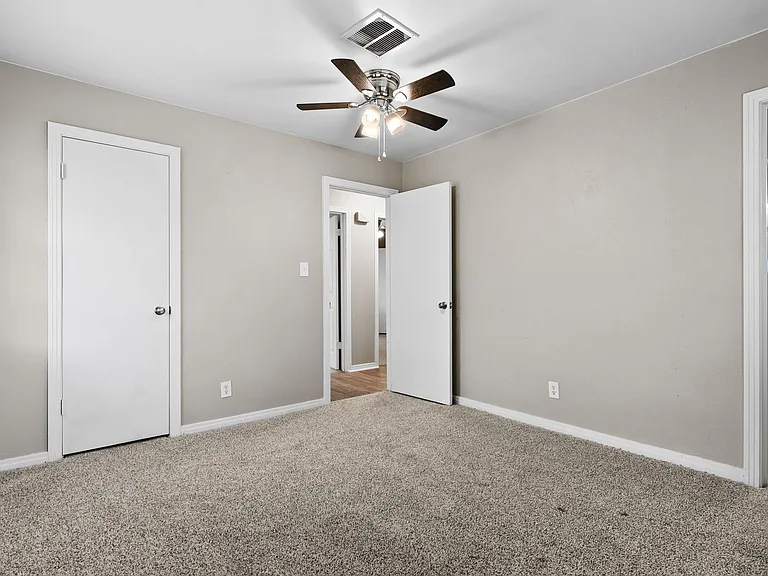 110 North Dr — Photo 8