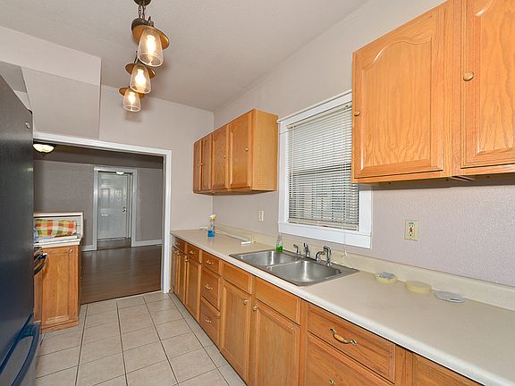 5th image of 702 Chalmers Ave