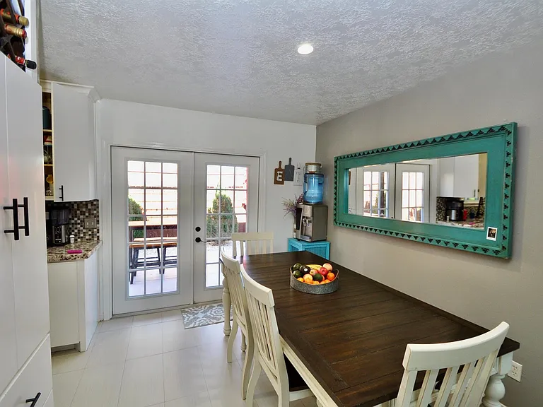 3330 Beran Dr — Photo 8