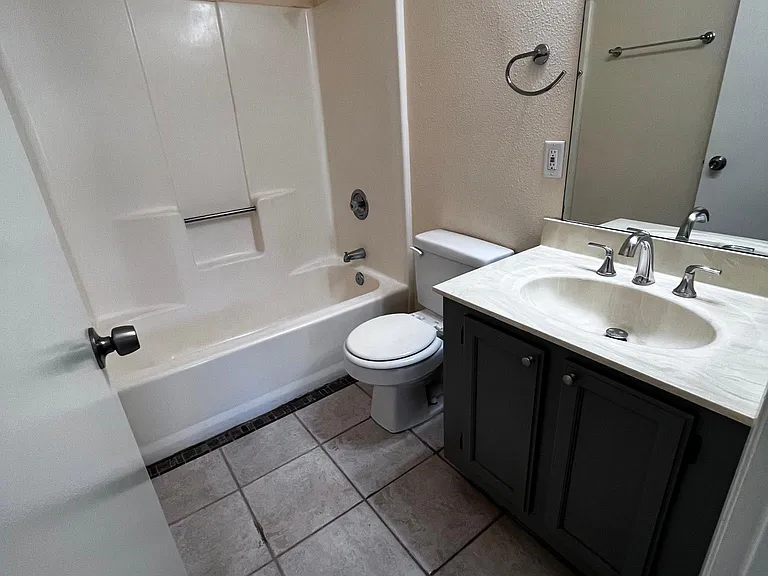 8000 University Ave #402 — Photo 22