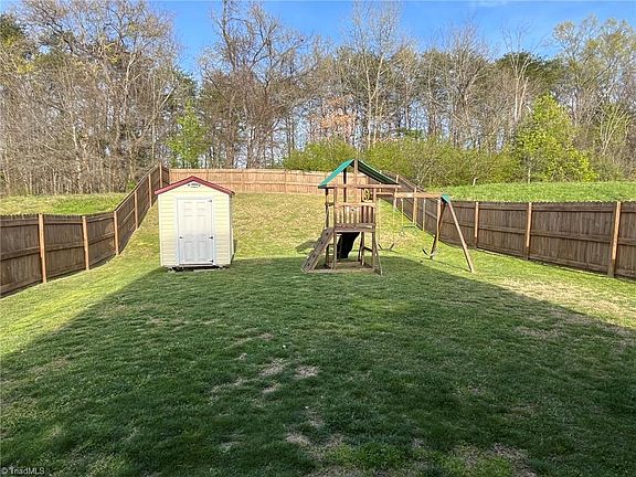 4th image of 1122 Waterlyn Dr
