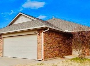 11121 SW 5th St, Yukon, OK 73099