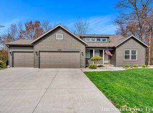 17947 Spring Tree Ct, Spring Lake, MI 49456