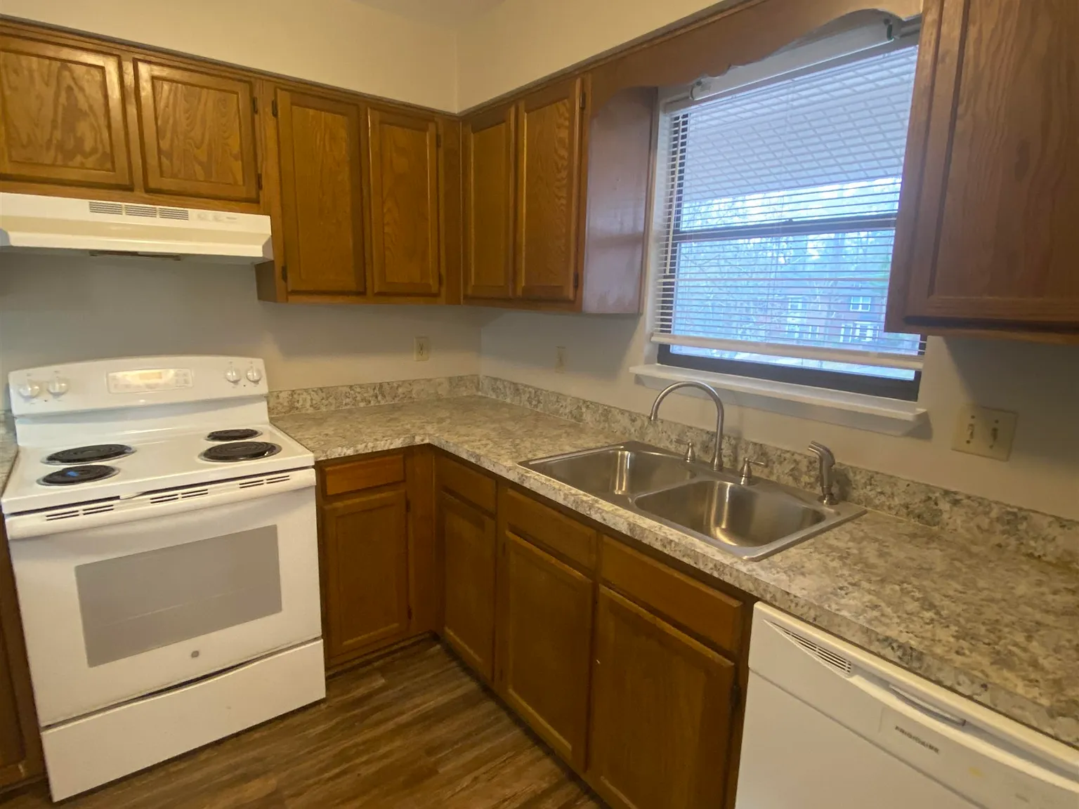 2 bed, 2.0 bath, 1000 sqft, $1,200 — Photo 4