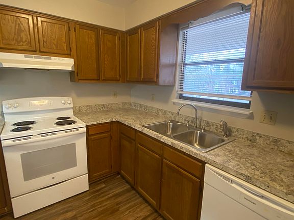 4th image of 2923 Woodrich Dr APT A