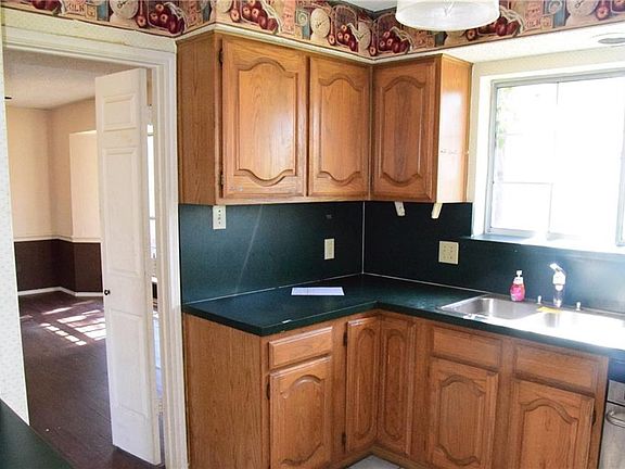 5th image of 4904 Oak Springs Dr