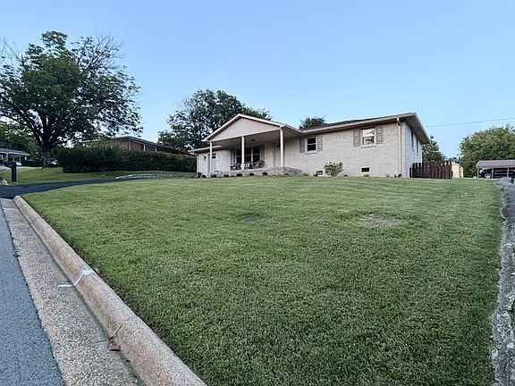 3rd image of 1025 N 3rd St
