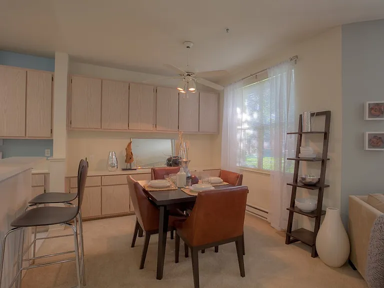 Classic Package I dining area with carpet