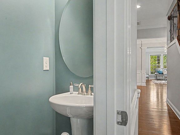 4th image of 265 Daymire Glen Ln