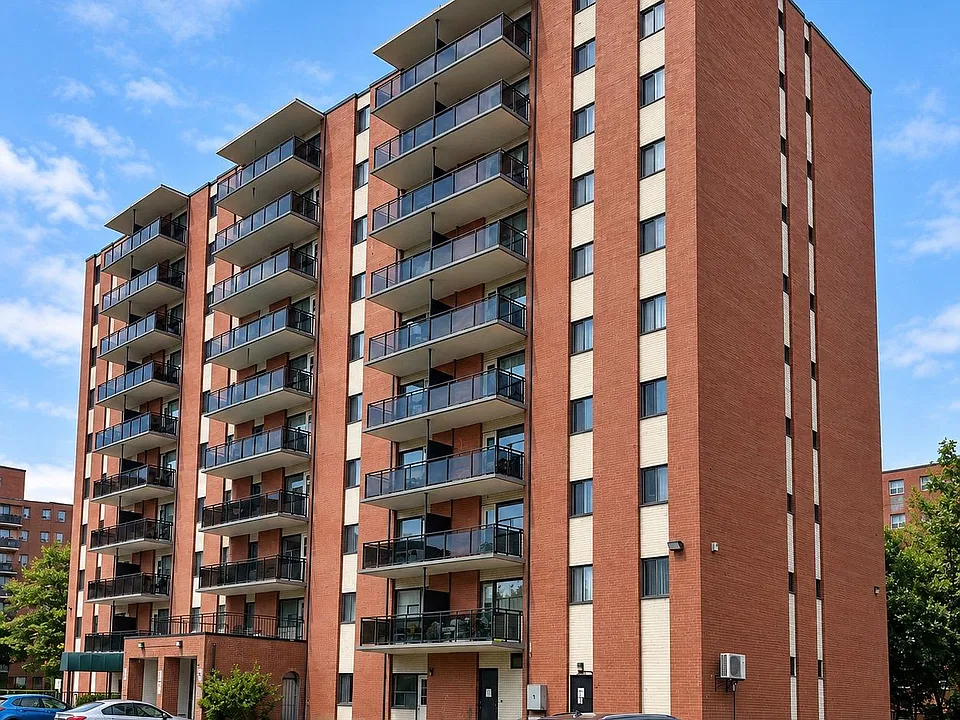 45 Paisley Blvd W #905