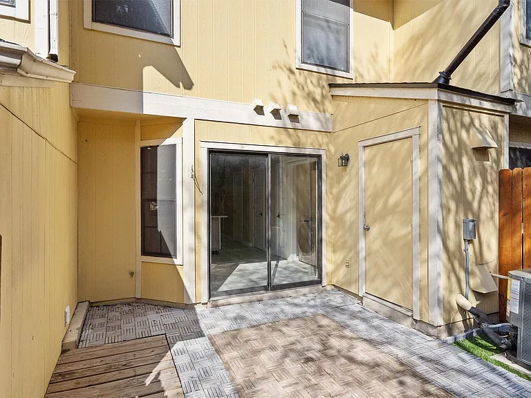 11901 Swearingen Dr #105 — Photo 20
