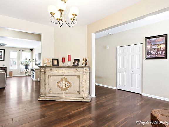 4th image of 1906 Hillside Ln