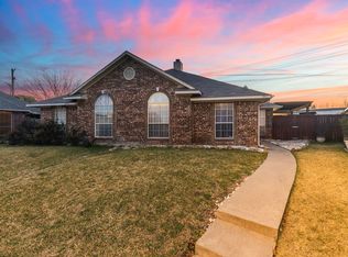 1931 Hearthside Ln, Garland, TX 75044