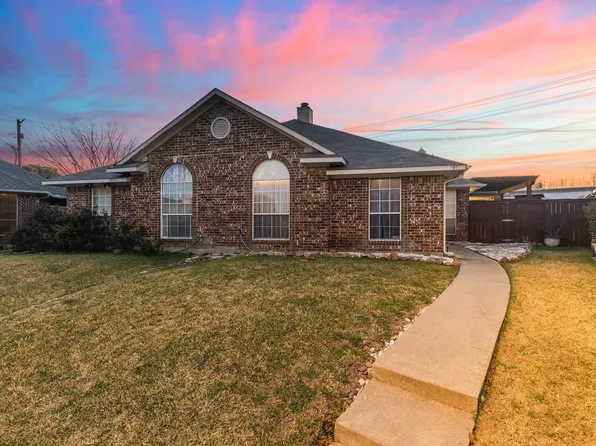 1931 Hearthside Ln, Garland, TX 75044