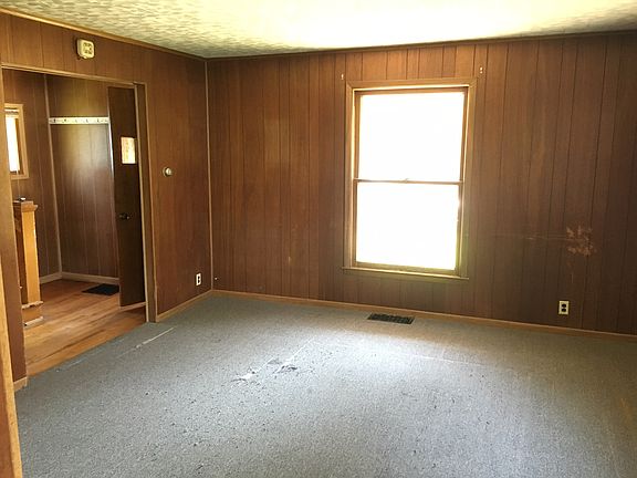 3rd image of 228 NW 18th St