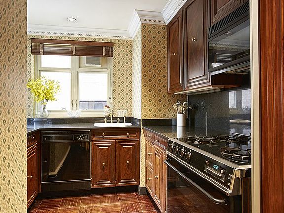 4th image of 36 E 56th St #6A