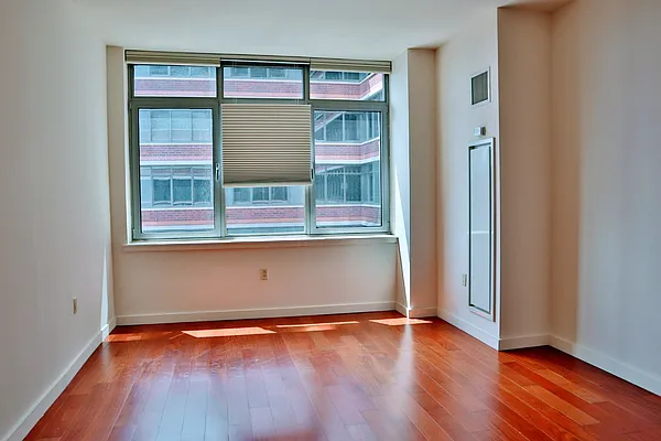 Rented by R New York | media 16