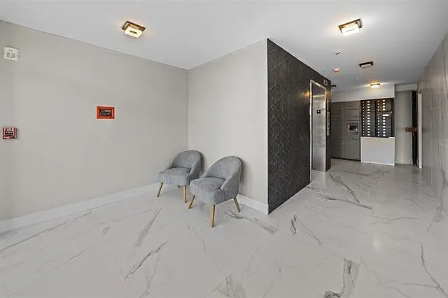 43-45 W 32nd St #406 — Photo 5