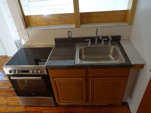 3rd image of 131 Meserole Ave #4