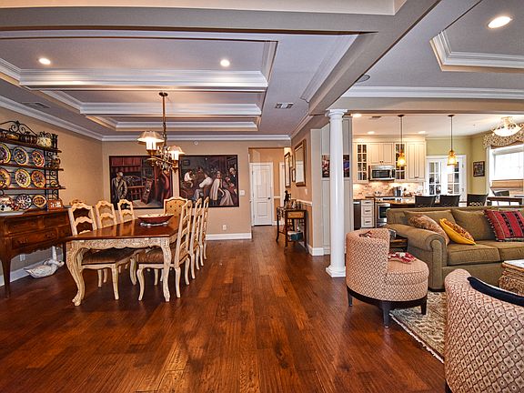 5th image of 354 Roosevelt Way