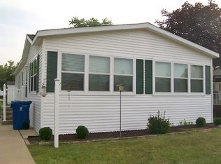 36 Menlo Park Dr, Belleville, MI 48111
