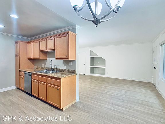 4th image of 1300 S Barrington Ave APT 4