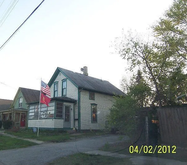 216 L St photo 1