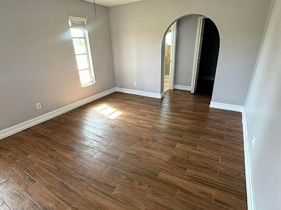4th image of 3927 SE 2nd Ave