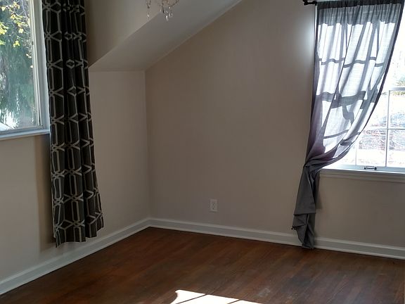 2nd image of 1115 E Vernon Dr