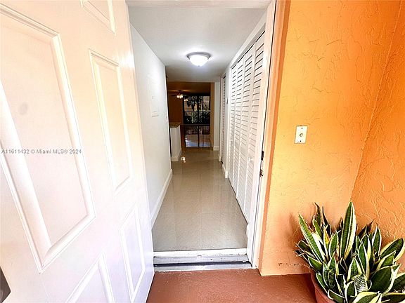 3rd image of 450 Commodore Dr APT 204