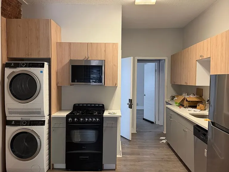 The Elm at 104 Howe St! — Photo 50
