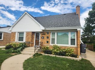 6956 W Keeney St, Niles, IL 60714