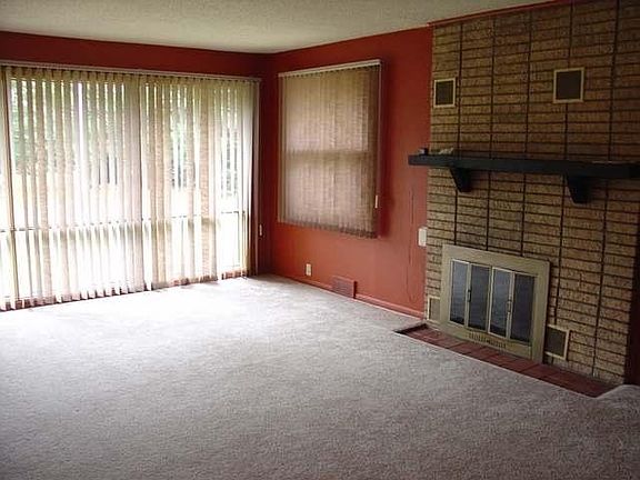 2nd image of 400 W Northland Ave