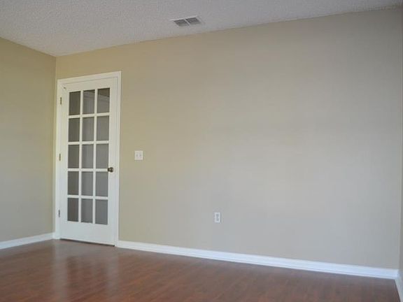 5th image of 901 Picardy Dr