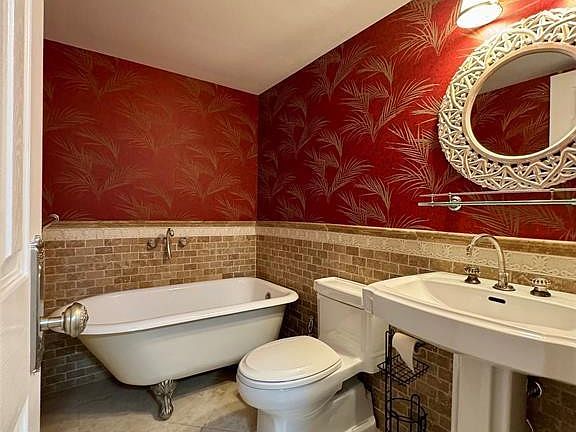 5th image of 7653 NW 79 Avenue #110
