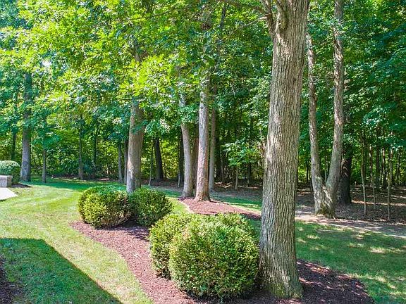 3rd image of 1 Tall Oaks Dr
