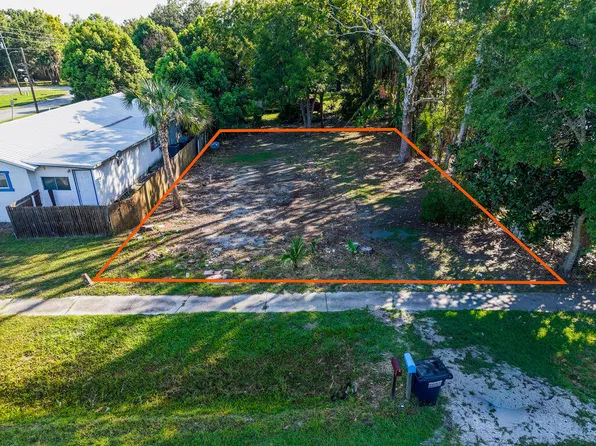 237 12th St, Apalachicola, FL 32320