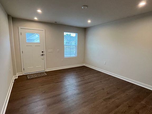 4th image of 4184 Farmfield Dr
