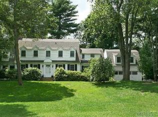32 The Serpentine, Roslyn, NY 11576