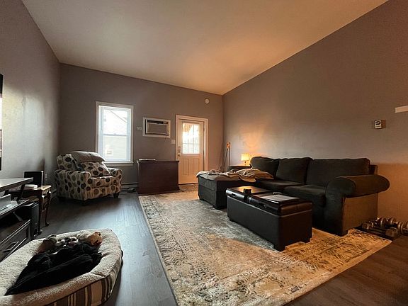 3rd image of 421 North St #6