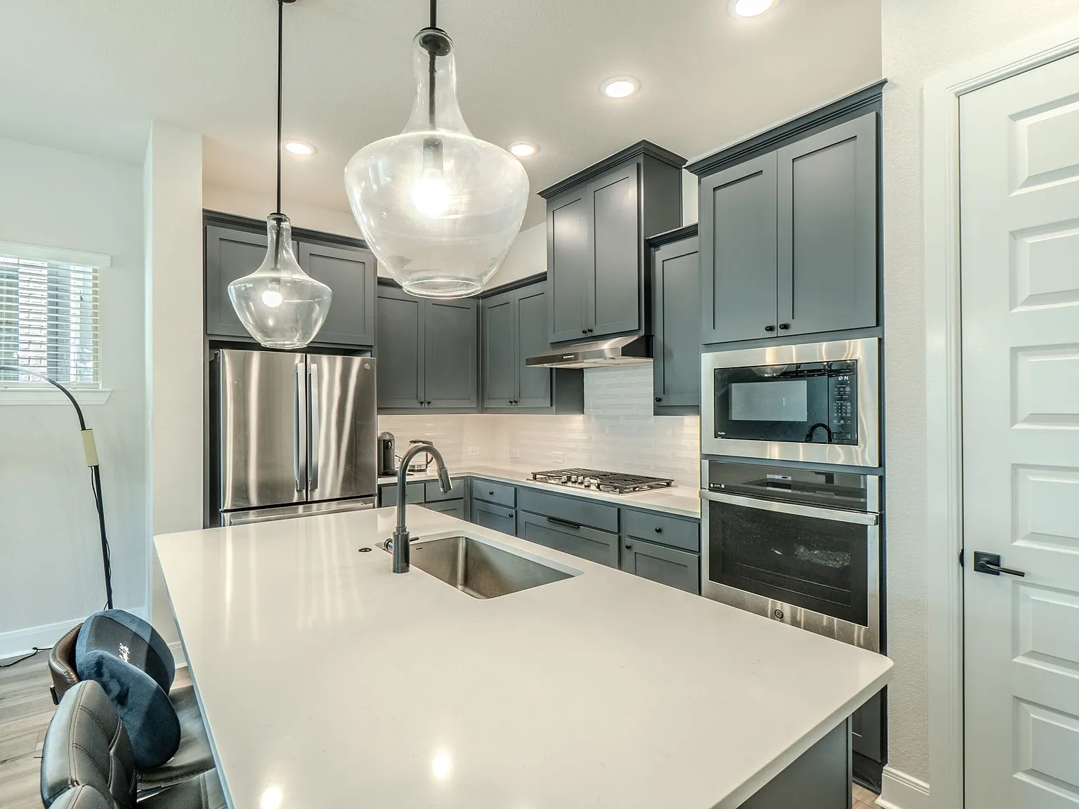 4 bed, 1988 sqft, $3,600 — Photo 4