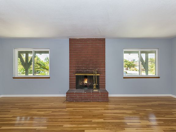 4th image of 1146 Whitman Ave
