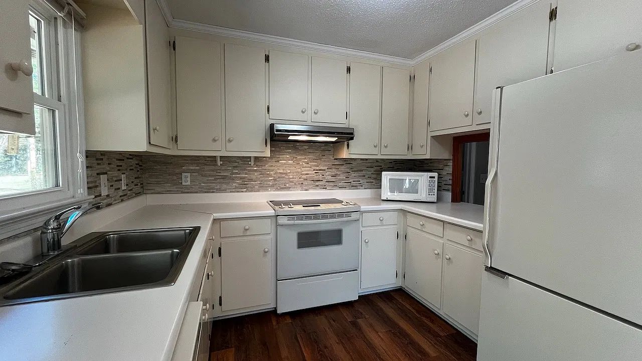 926 University Avenue - Main — Photo 2