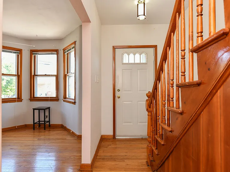 241 Maple St — Photo 8