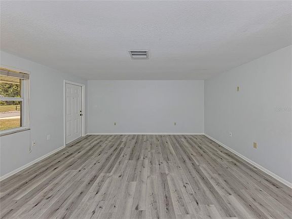 5th image of 320 Pavonia Rd