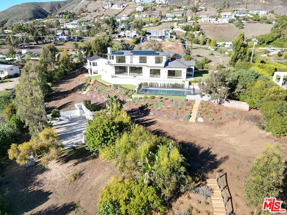 Photo 2 of 4 - 29924 Harvester Rd - Malibu, CA Building Photo - 29924 Harvester Rd