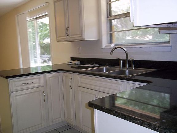 5th image of 305 Sikes Cir
